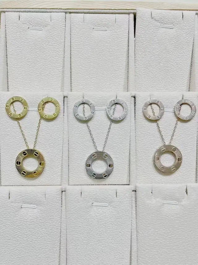 Silver Gold Circular Open-Ring Pendant Radial Fluted Bezel Necklace 13