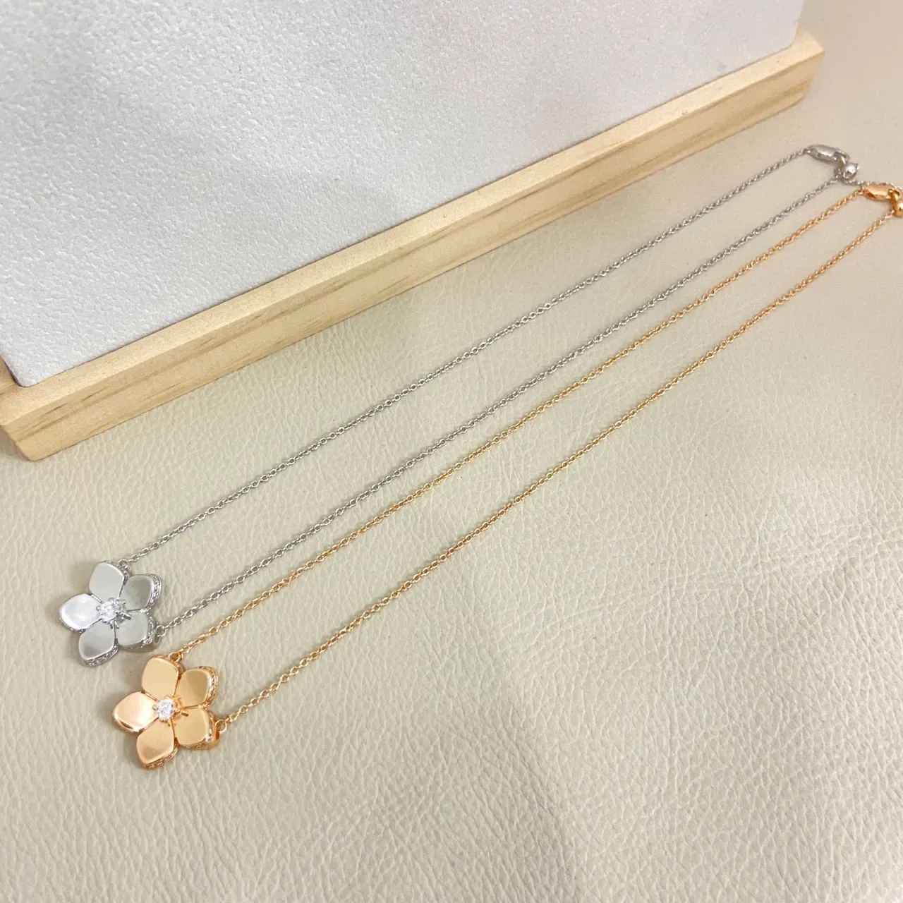 Silver Gold Flower-Shaped Pendant Five-Petal Design Necklace 2