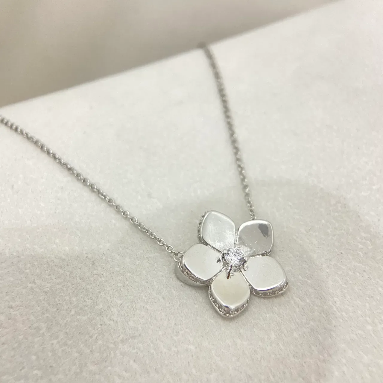 Silver Gold Flower-Shaped Pendant Five-Petal Design Necklace 5