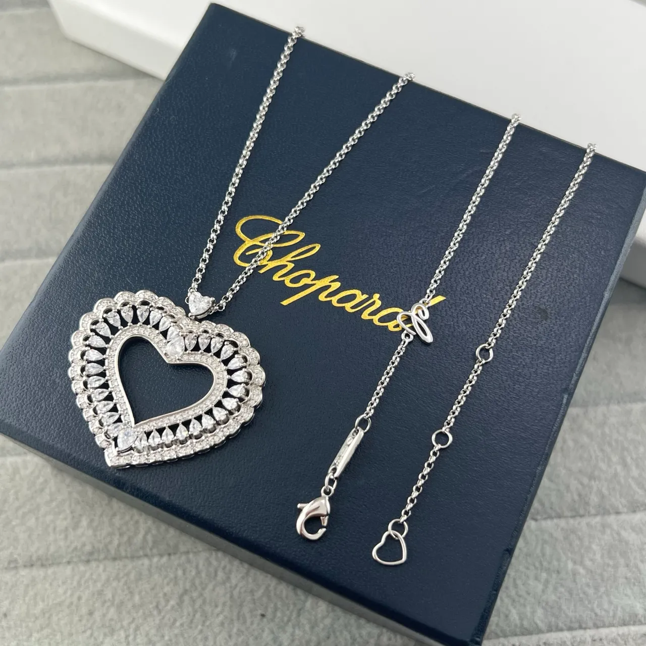 Silver Gold Heart-Shaped Openwork Pendant Scalloped Multi-Tiered Border Necklace 4