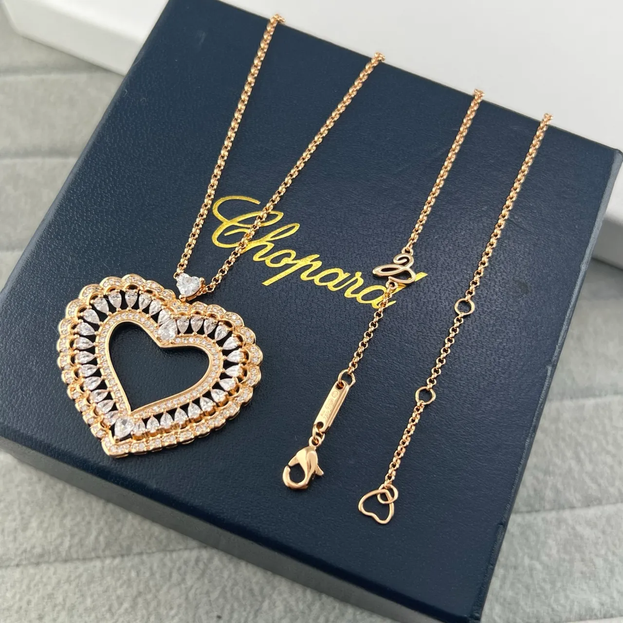 Silver Gold Heart-Shaped Openwork Pendant Scalloped Multi-Tiered Border Necklace 5