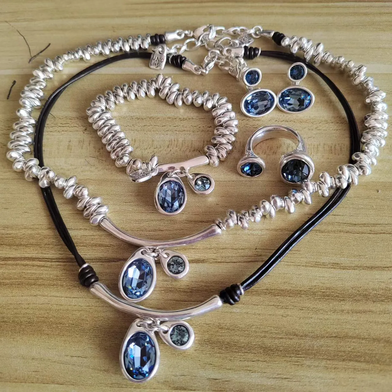 Silver Pink Coiled-Link Chain Faceted Turquoise Stones Necklace 9