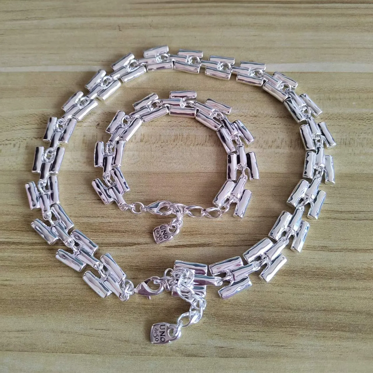 Silver Pink Coiled-Link Chain Faceted Turquoise Stones Necklace 24