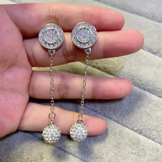 Brincos pendentes de tom prateado Pavé circular e esfera de cristal