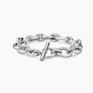 Pulseira de tom prateado com elos torcidos e fecho de palanca