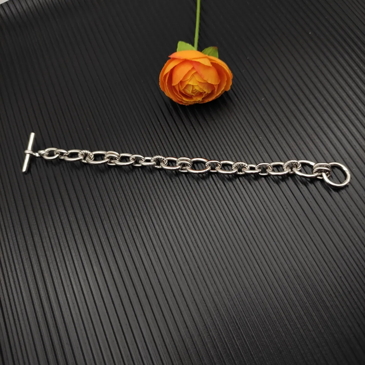 Silver-Tone Twisted Link Toggle Clasp Bracelet 10