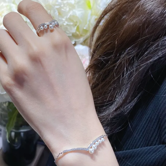 Silver-Tone V-Shaped Diamond Pavé and Graduated Pearl Bracelet 9