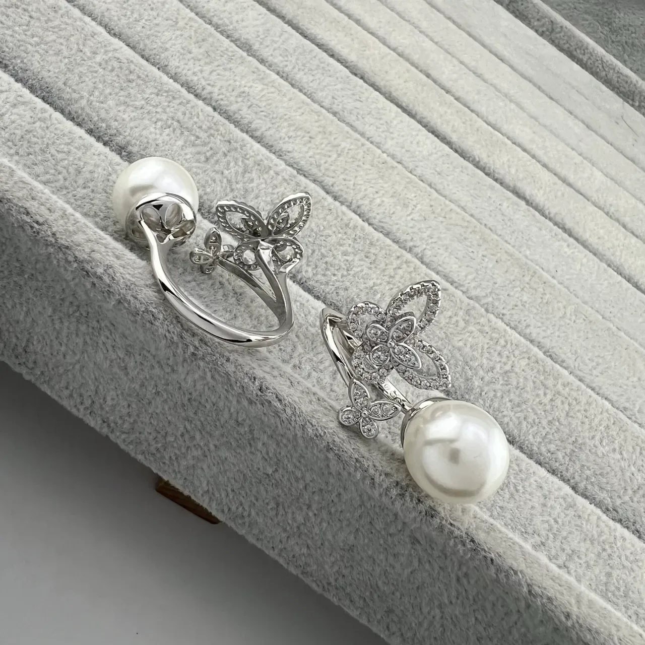 Silver White Butterfly Motif Pearl-Centered Earrings 5