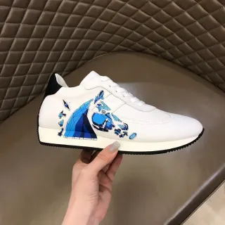 Tênis Lifestyle Branco e Azul com Estampa Geométrica Low-Top