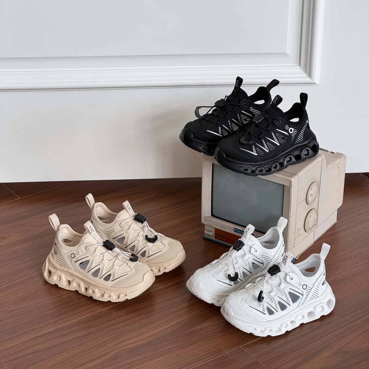 White and Gray Mesh Toggle-Lace Chunky Sole Casual Sandals 3