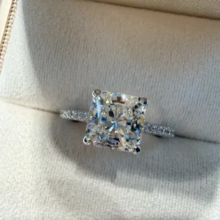 White Beige Cushion-Cut Center Stone Four-Prong Setting Ring