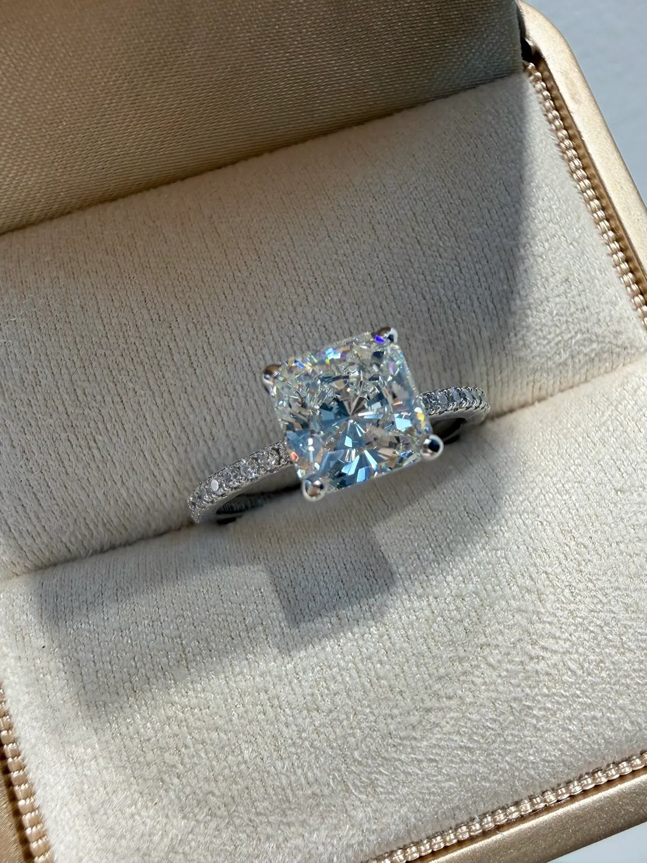 White Beige Cushion-Cut Center Stone Four-Prong Setting Ring 2