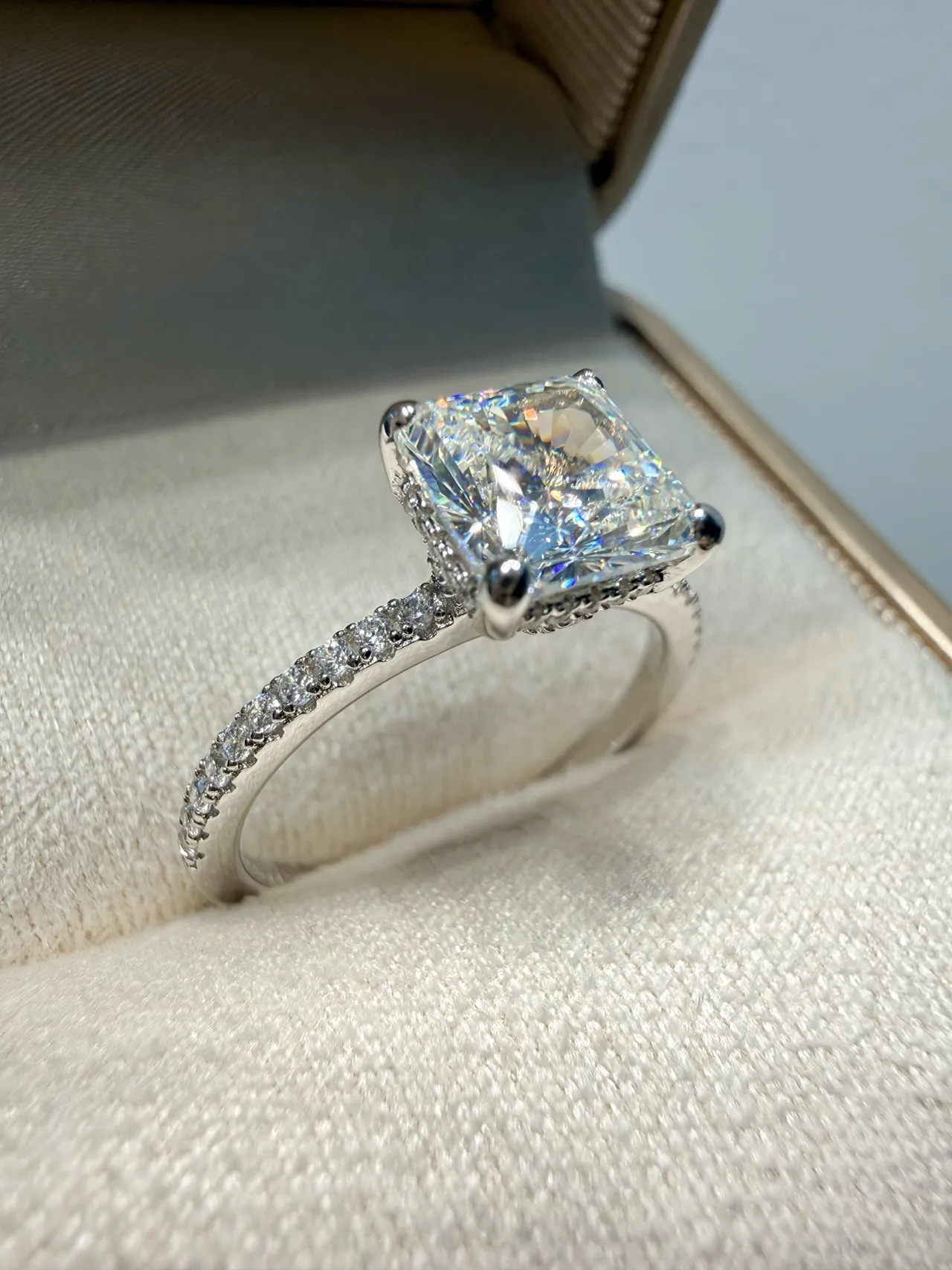 White Beige Cushion-Cut Center Stone Four-Prong Setting Ring 3