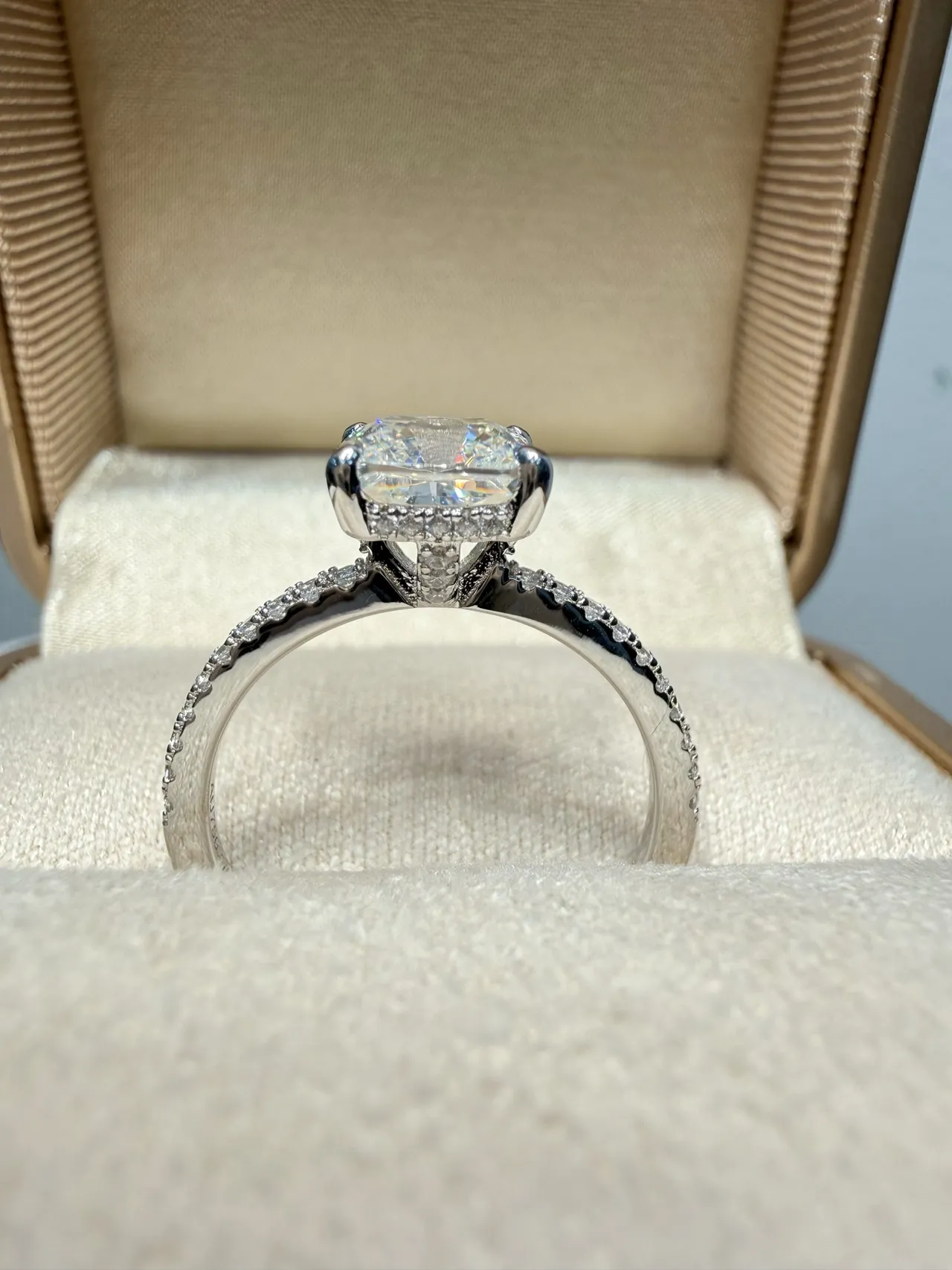 White Beige Cushion-Cut Center Stone Four-Prong Setting Ring 4