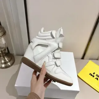 Zapatillas blancas y marrones de tacón alto con suela de cuña