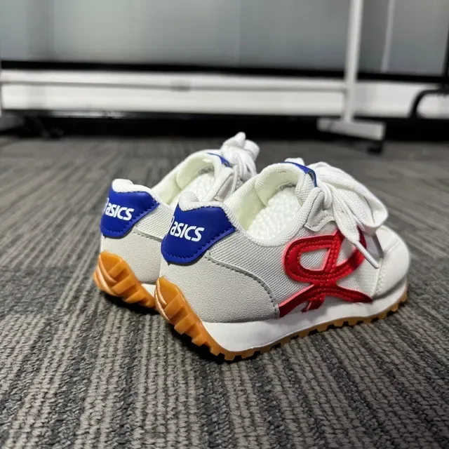 White Red Retro-Inspired Low-Top Sneakers 24