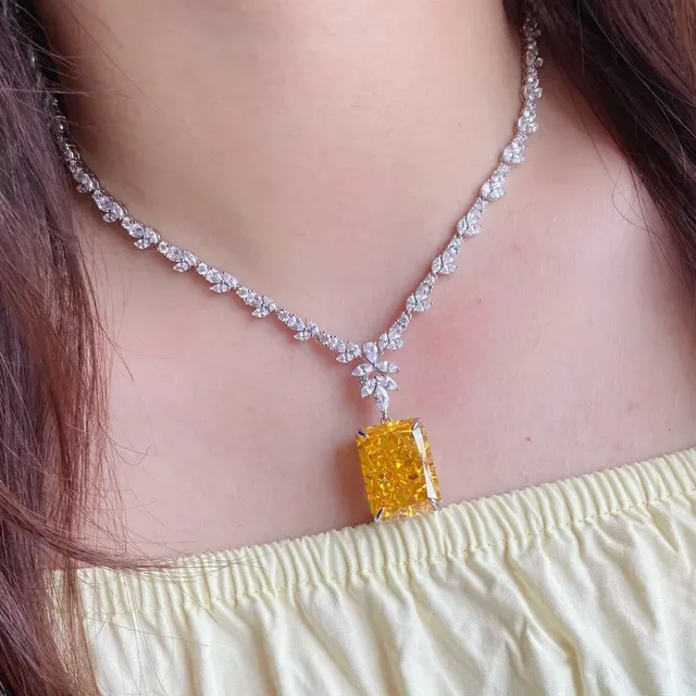 Yellow Silver Leaf-Motif Chain Rectangular Emerald-Cut Pendant Necklace 2