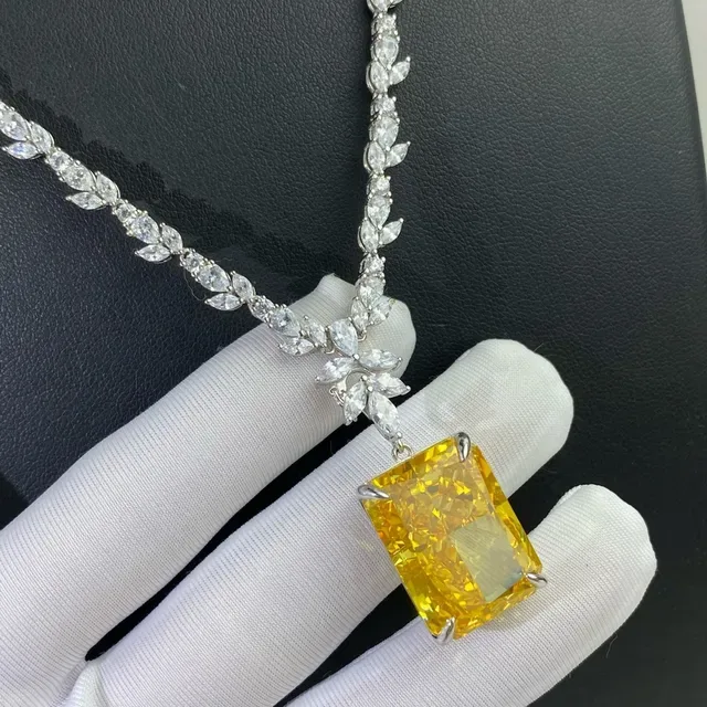 Yellow Silver Leaf-Motif Chain Rectangular Emerald-Cut Pendant Necklace 4