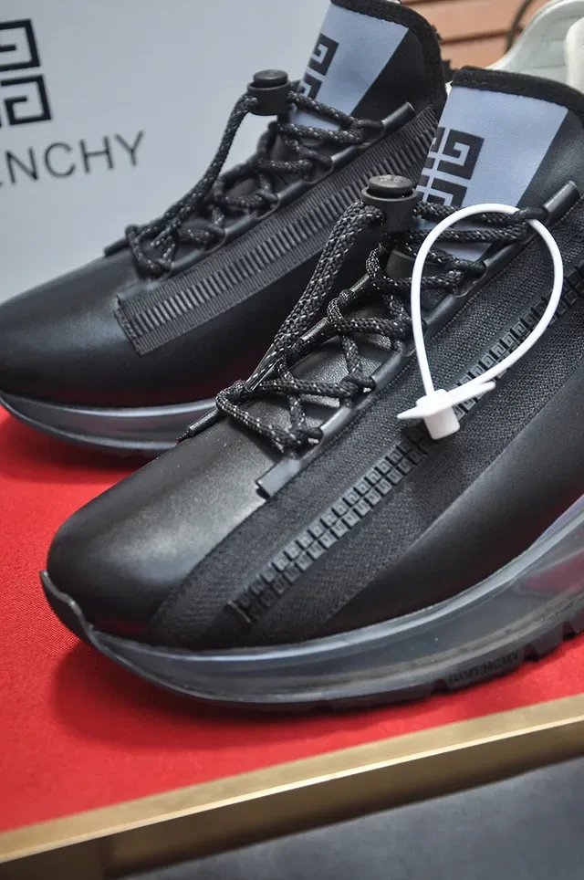 Givenchy City Sport أحذية رياضية أسود وفضي نمط حياة 8