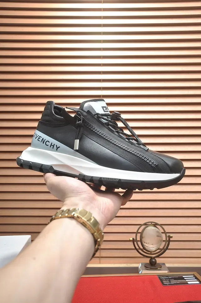 Givenchy City Sport Preto e Branco Lifestyle Sneakers 2