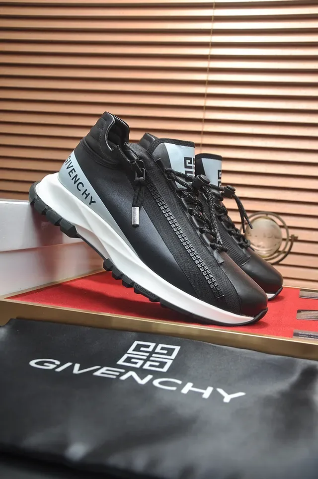 Givenchy City Sport Preto e Branco Lifestyle Sneakers 4
