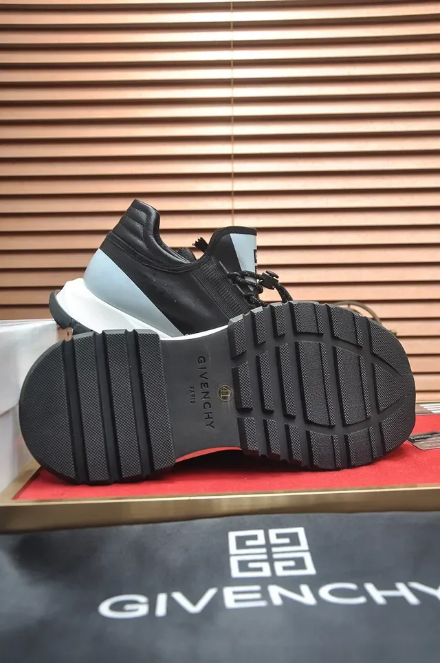 Givenchy City Sport Preto e Branco Lifestyle Sneakers 7