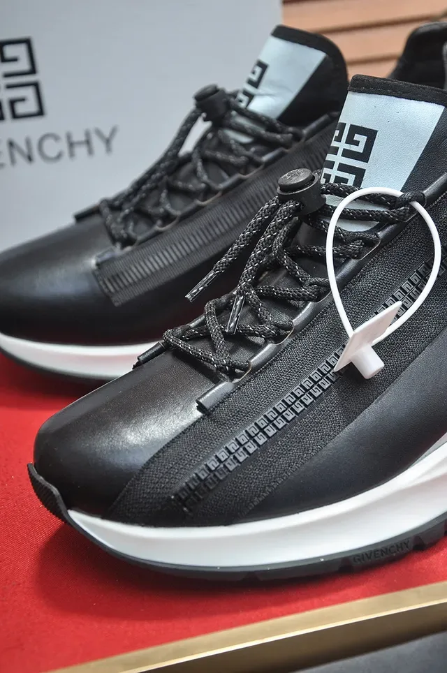 Givenchy City Sport Preto e Branco Lifestyle Sneakers 8