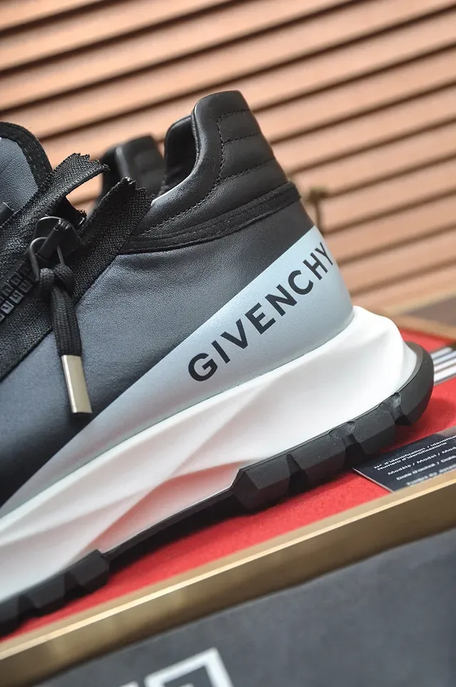 Givenchy City Sport Preto e Branco Lifestyle Sneakers 9