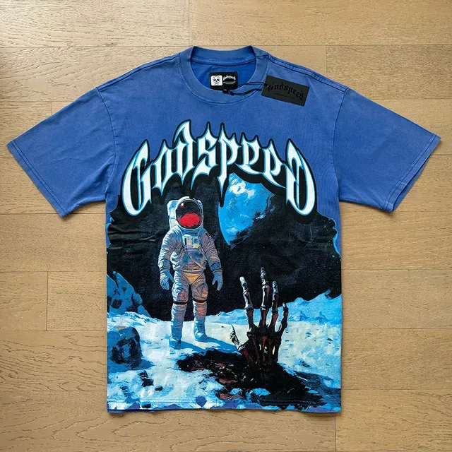 تي شيرت أزرق Godspeed بطباعة جرافيك رائد فضاء 5