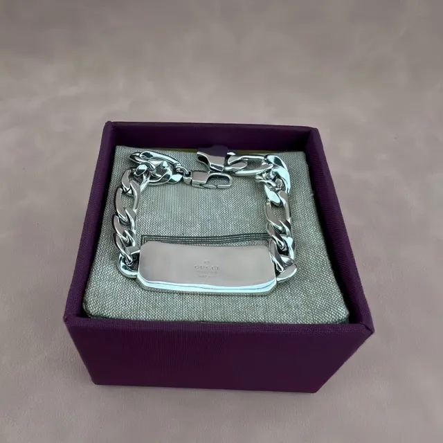 Gucci Bee Motif Dog Tag Silver Black Pendant Figaro Chain Necklace 3