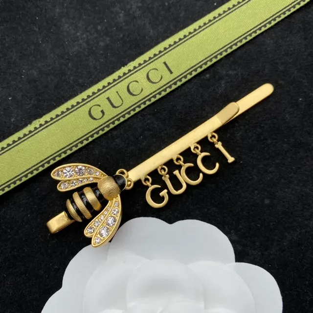 Gucci Bee Motif Gold-Tone Crystal and Enamel Bracelet 2