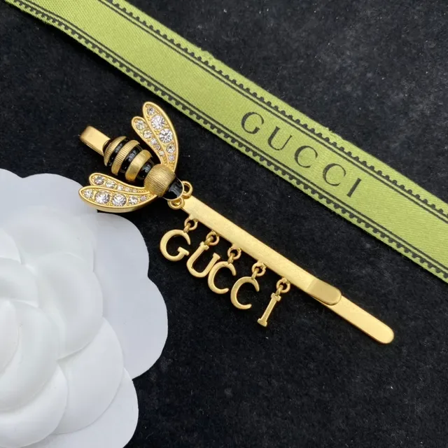 Gucci Bee Motif Gold-Tone Crystal and Enamel Bracelet 3