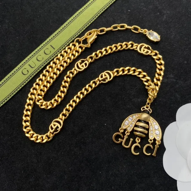 Gucci Bee Motif Gold-Tone Crystal and Enamel Bracelet 9