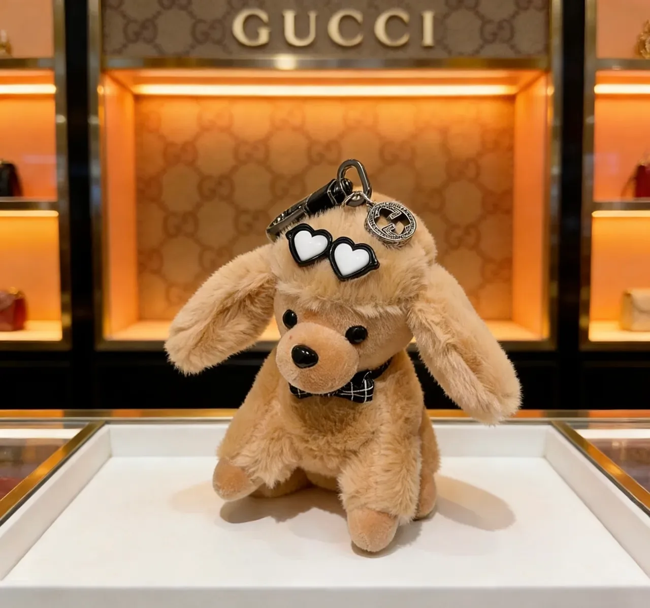 Gucci Beige Black Plush Dog Heart-Shaped Sunglasses Crossbody Bag 3