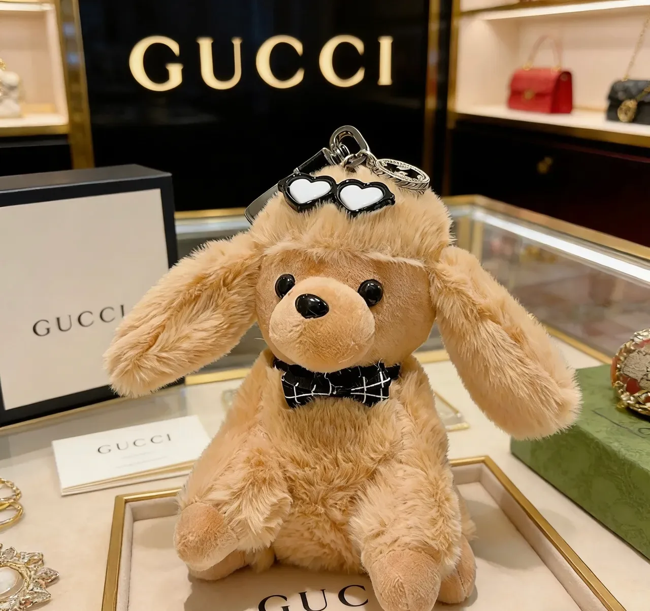 Gucci Beige Black Plush Dog Heart-Shaped Sunglasses Crossbody Bag 6