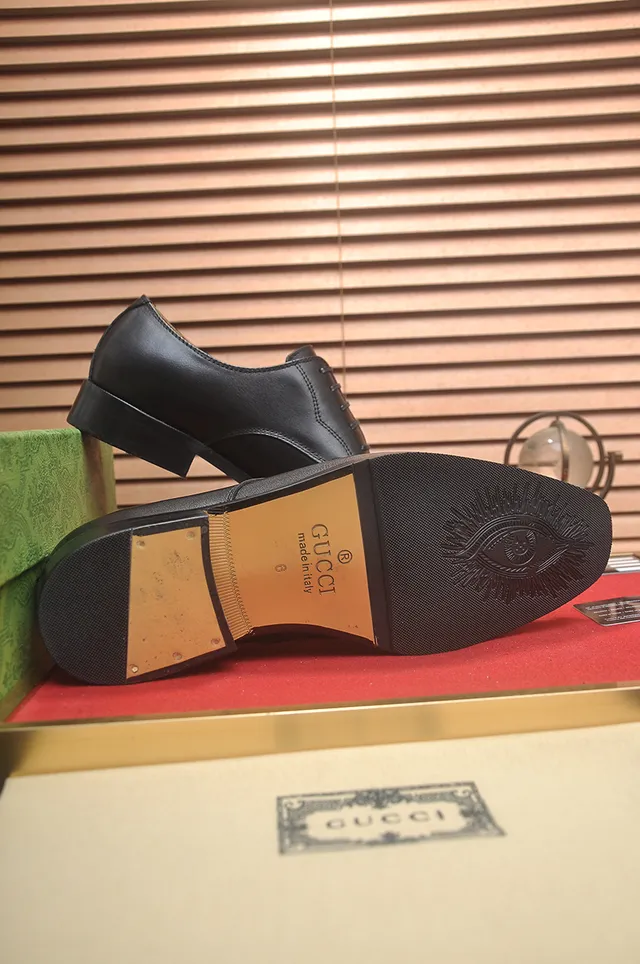 Gucci Sapatos Oxford de couro com bico de cap preto e bege 3