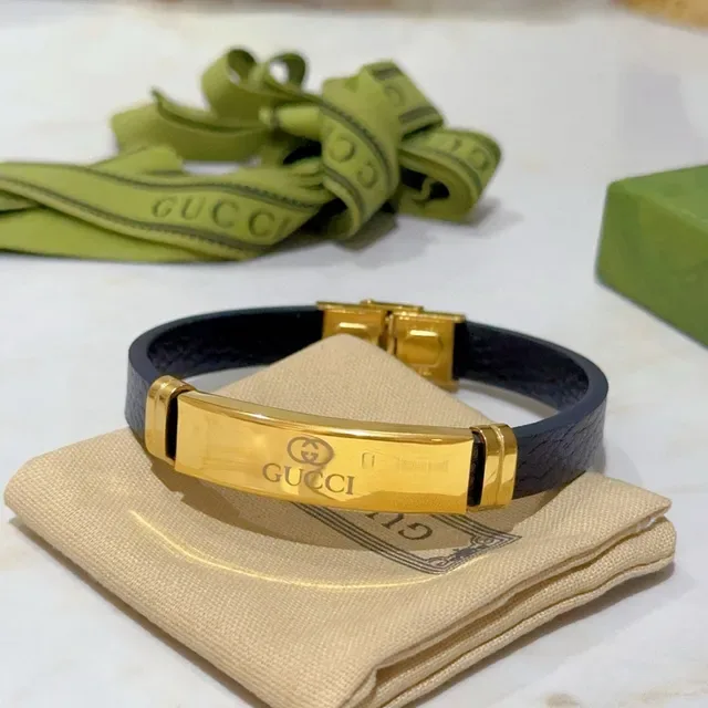 Gucci Black Leather and Gold-Tone Plaque Bracelet 7