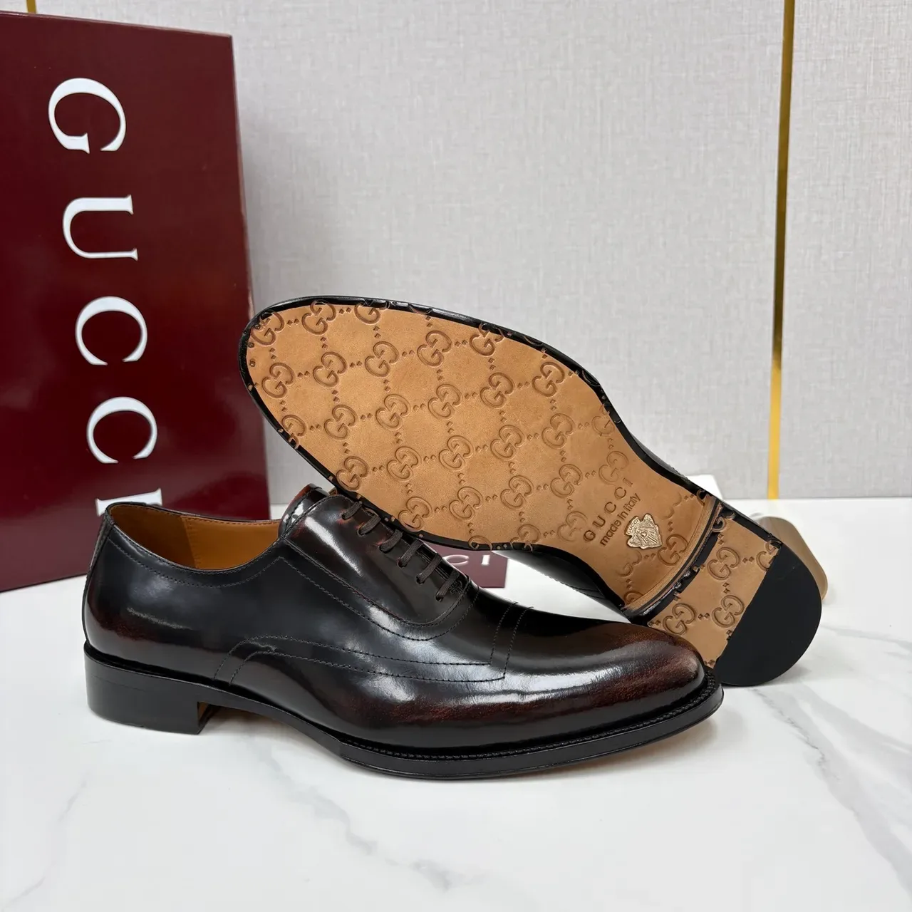 Gucci Sapatos Oxford Preto Polido com Ponta de Tapa 2