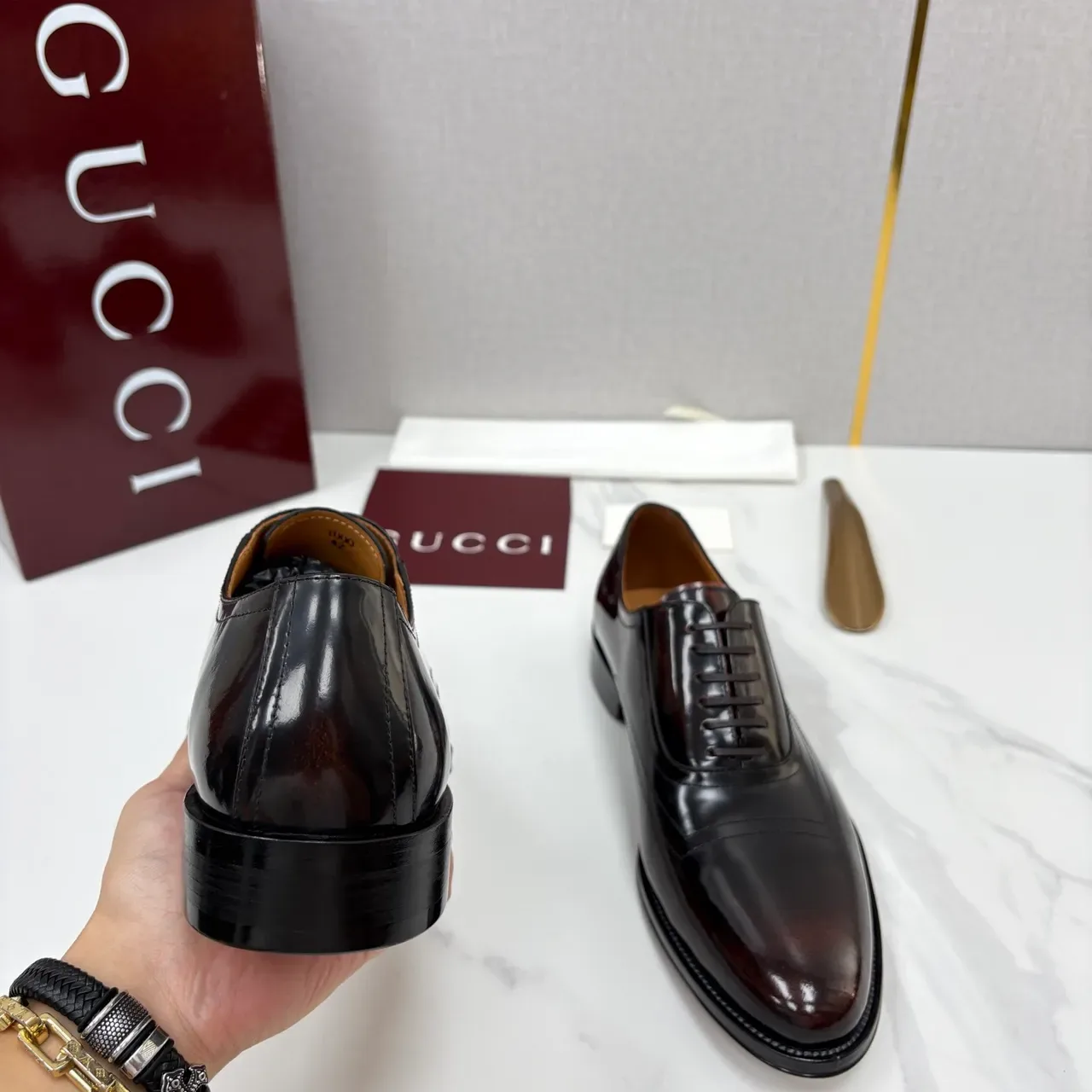 Gucci Sapatos Oxford Preto Polido com Ponta de Tapa 3