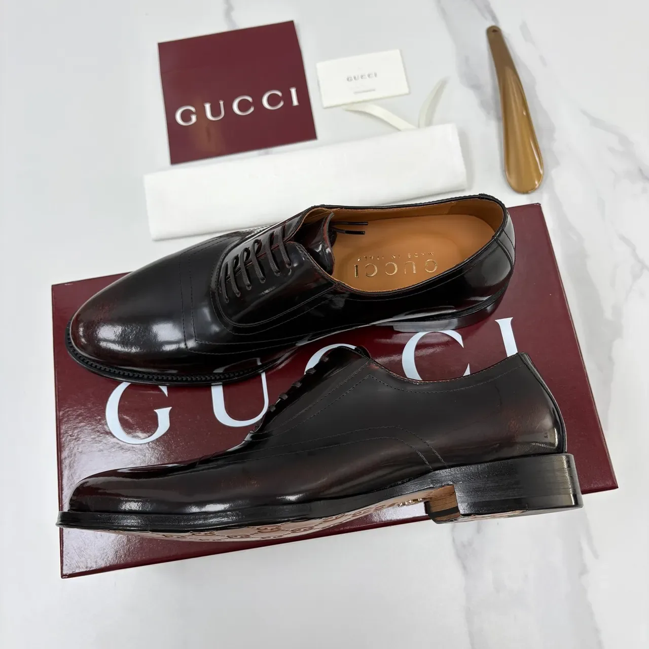 Gucci Sapatos Oxford Preto Polido com Ponta de Tapa 4