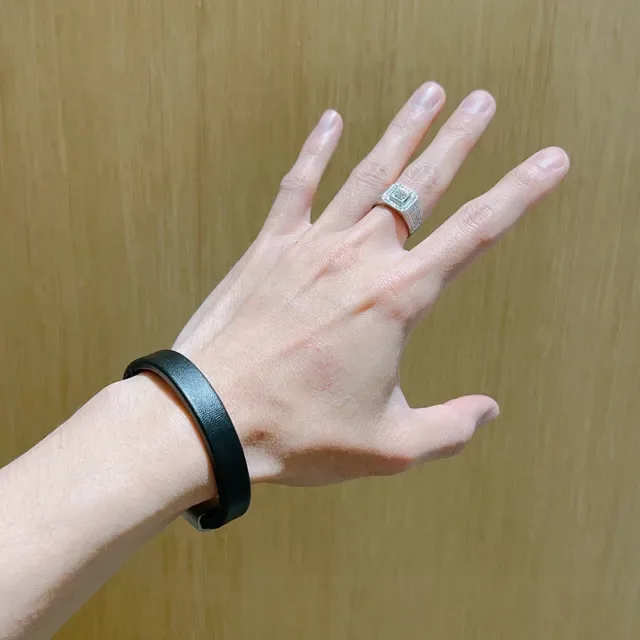 Gucci Black Silver Leather Bangle Brushed Metal Clasp Bracelet 2