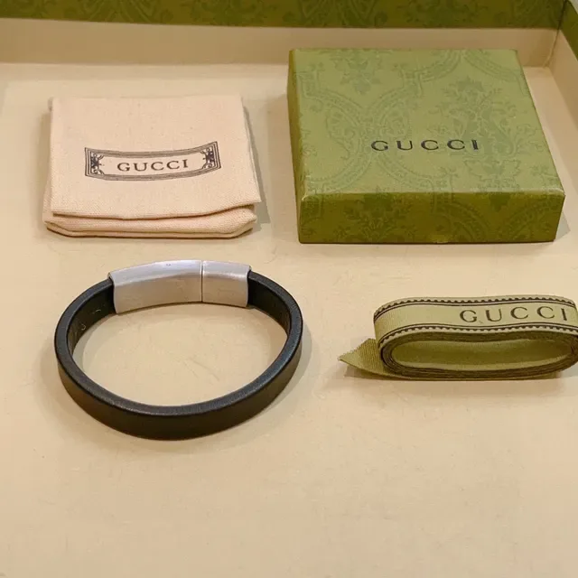 Gucci Black Silver Leather Bangle Brushed Metal Clasp Bracelet 5