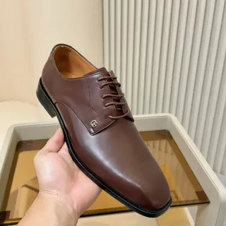 Gucci Sapatos Oxford de couro polido marrom preto com ponta de cap