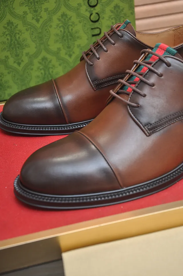 Gucci Zapatos Oxford con Punta de Tapa Marrón 2