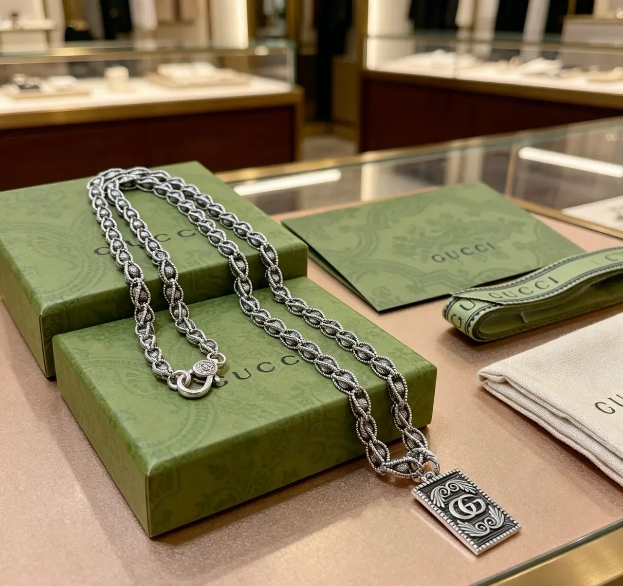 Gucci Dionysus Silver Twisted Rope-Link Chain Rectangular Engraved Pendant Necklace 2