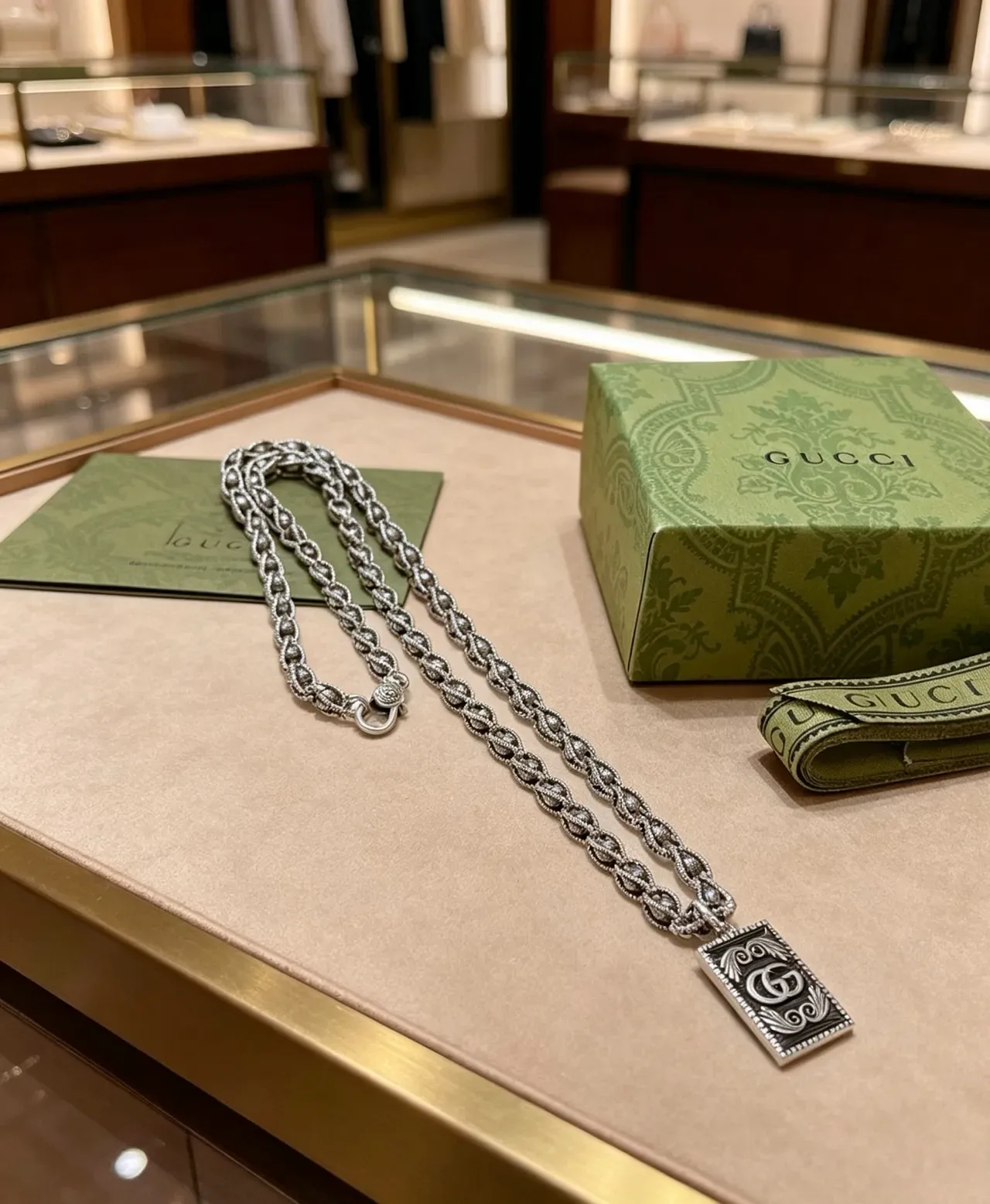 Gucci Dionysus Silver Twisted Rope-Link Chain Rectangular Engraved Pendant Necklace 3