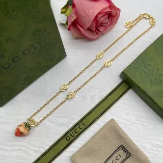 Gucci 搪瓷草莓吊坠金色链条项链