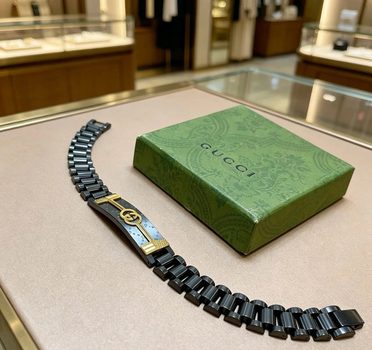Gucci G-Link Bracelet Black and Gold Metal Bracelet 2