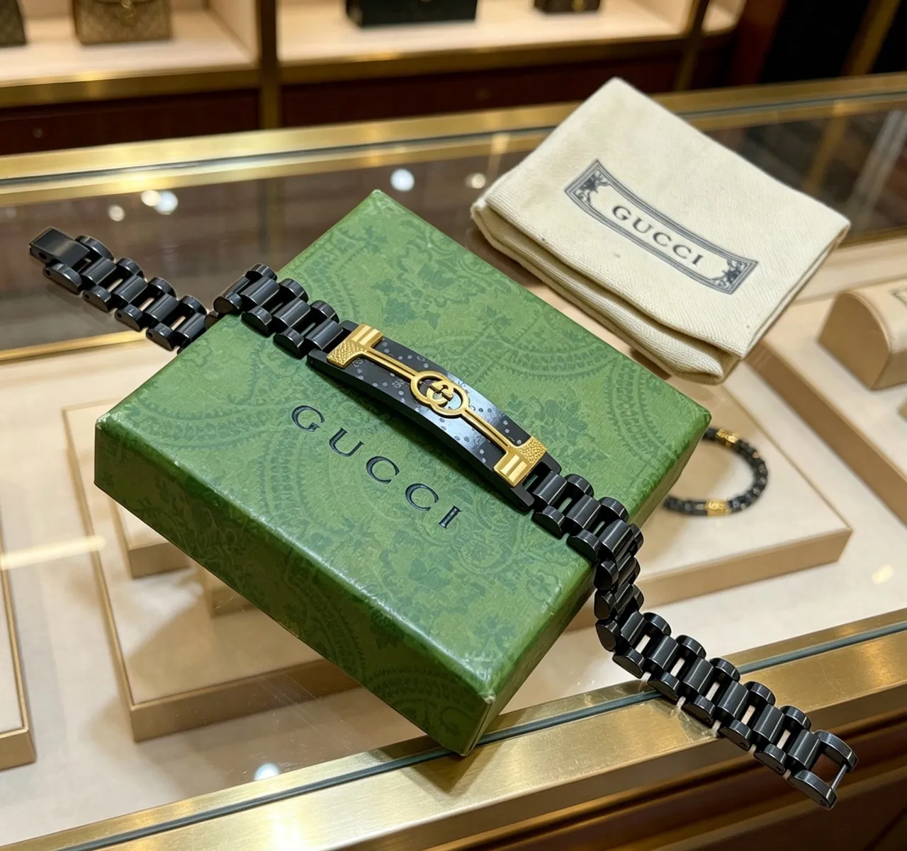 Gucci G-Link Bracelet Black and Gold Metal Bracelet 4