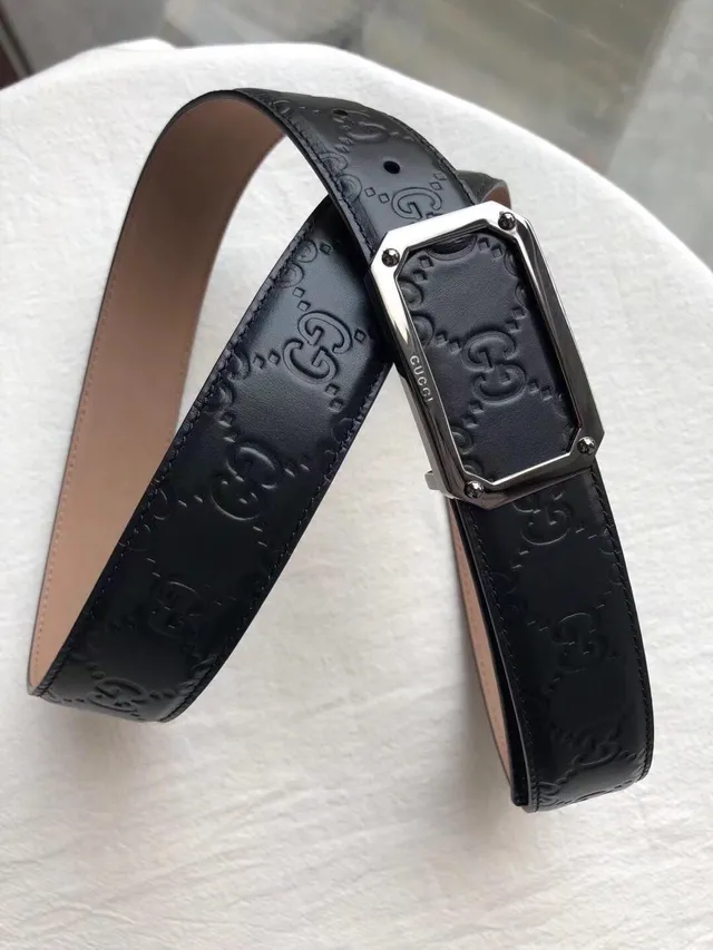 Gucci GG Marmont Cinto de couro preto com fivela metálica retangular dourada em relevo com motivo interlocking 2